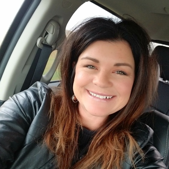 Meet your Posher, Kristen - Picture 2 of 2